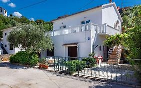 Apartments in Vrbnik/Insel Krk 13606